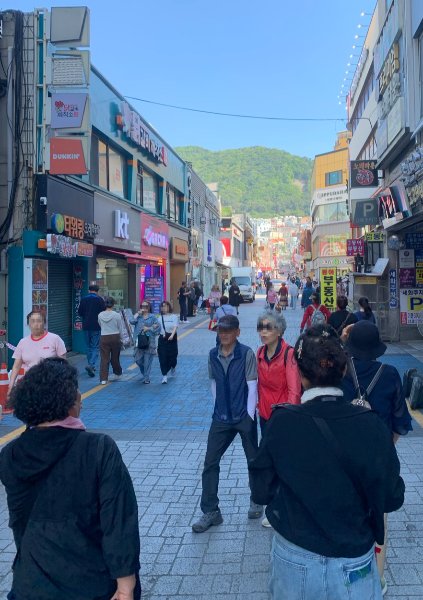 부산 북구 덕천동 젊음의 거리.