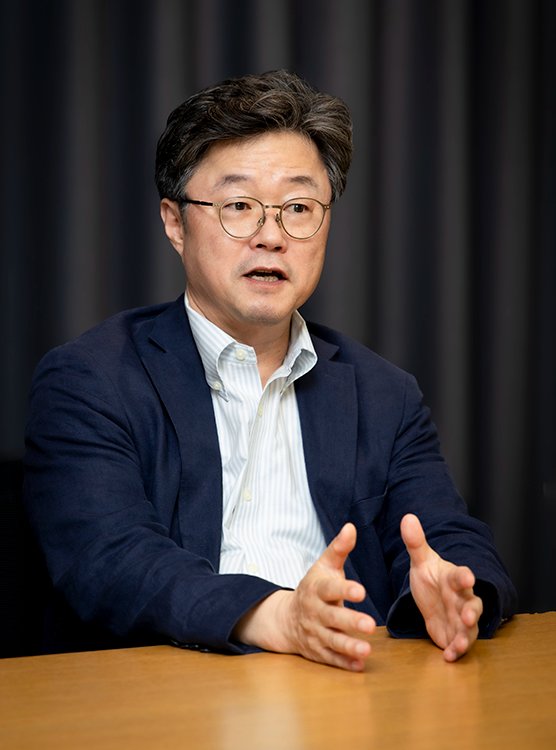 외교부 정책자문위원인 주재우 경희대 중국어학과 교수가 5월 11일 서울 서대문구 동아일보 충정로 사옥에서 ‘신동아’와 인터뷰하고 있다. 박해윤 기자