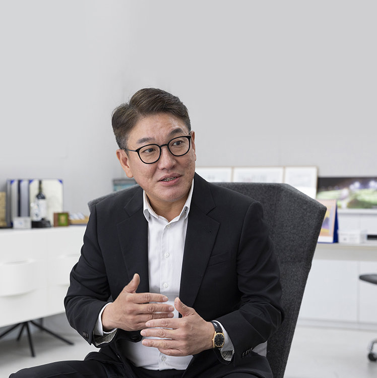 박세철 우리로 대표가 5월 8일 서울 용산구 서울사무소에서 ‘신동아’와 인터뷰하고 있다. 지호영 기자