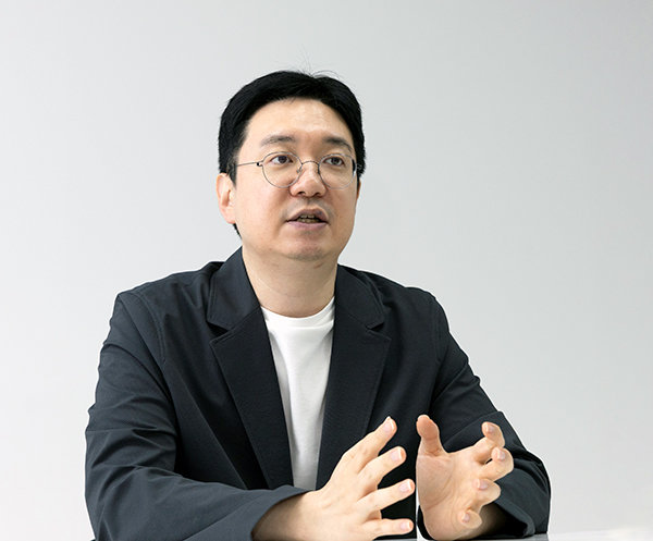 김성효 글로벌사이버대학 재테크·자산관리학과 교수는 “삼성전자와 SK하이닉스 쏠림이 국내 증시의 방향을 좌우하고 있다”며 7월 2분기 실적과 D램 가격 흐름이 하반기 장세의 분기점이 될 것이라고 내다봤다. 지호영 기자