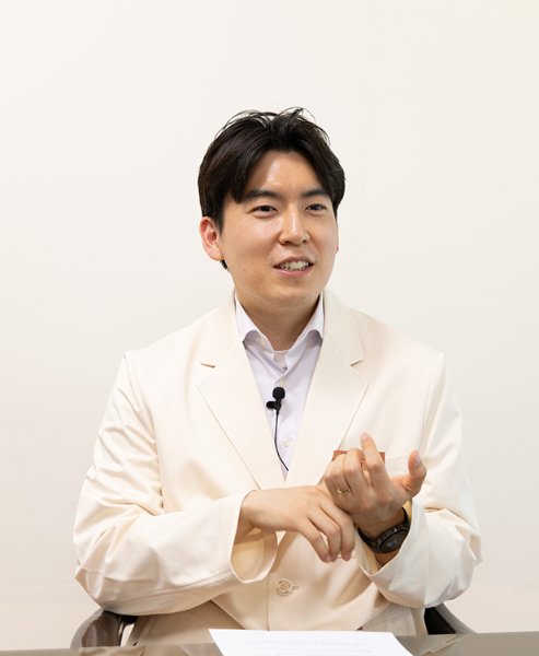 이시영 강북삼성병원 소화기내과 교수가 서울 종로구 강북삼성병원 사무동에서 ‘신동아’와 인터뷰하고 있다. 이상윤 객원기자 