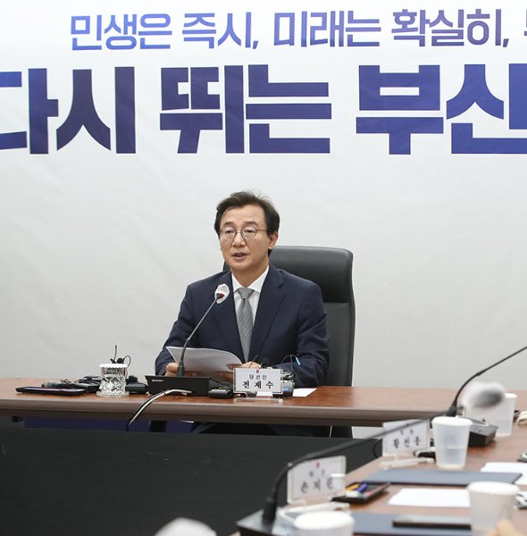6월 10일 전재수 부산시장 당선인이 부산진구 부산시상수도사업본부에서 열린 부산시장 인수위원회 출범식에서 인사말을 하고 있다. 뉴스1