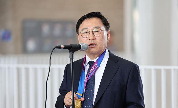정근식 서울시교육감은 30.3% 득표율로 재선에 성공했다. 직선제 이후 서울시교육감 당선인 가운데 가장 낮은 득표율이라는 과제를 안고 2기 임기를 시작한다. 서울시교육청