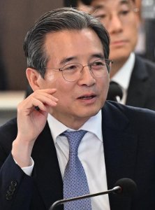기업의 수익 일부를 사회에 환원하는 ‘국민배당금’ 제도를 제안한 김용범 청와대 정책실장. 동아DB