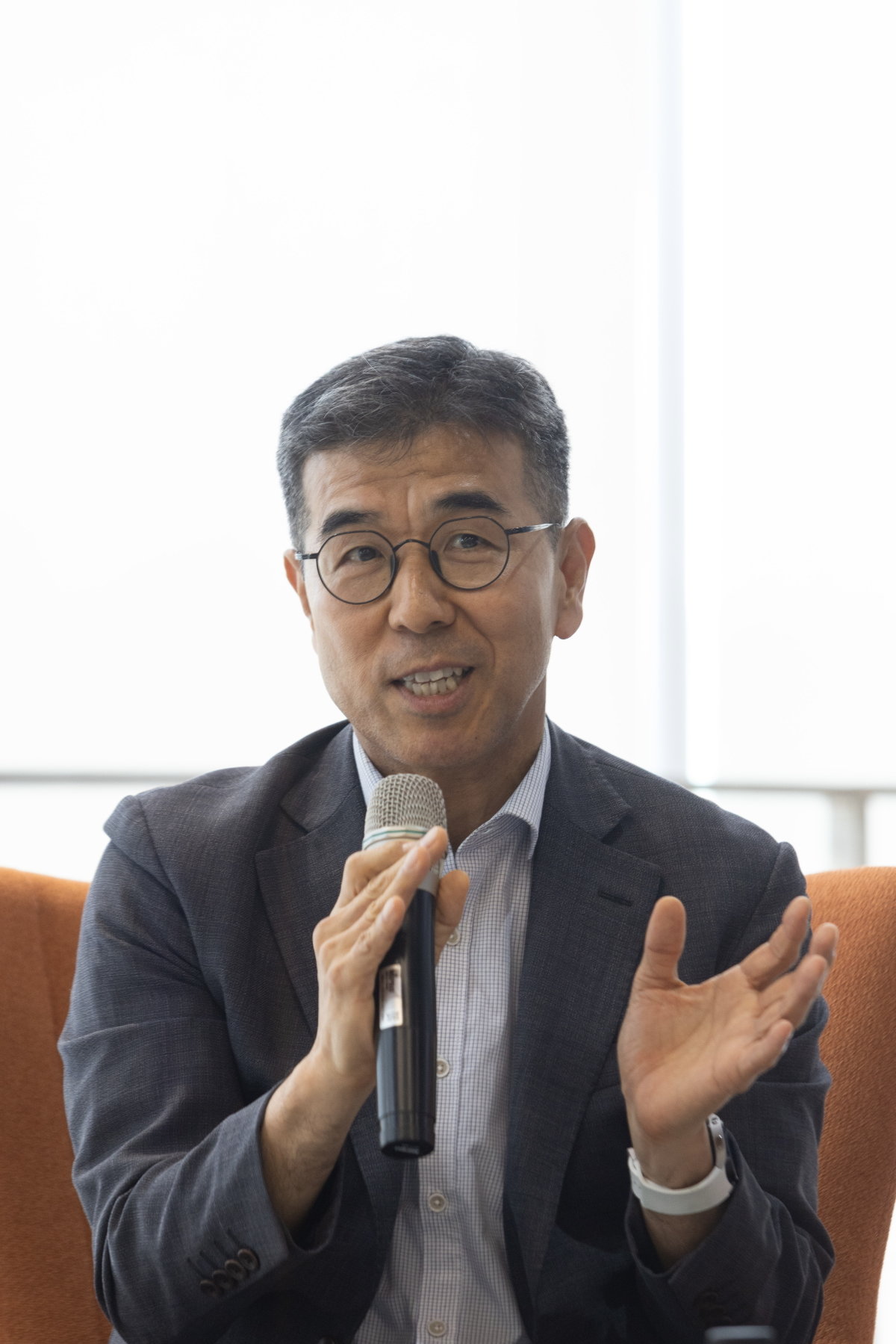 김기섭 군사편찬연구소장은 “자주국방은 단순히 무기 체계의 강화만으로 완성되는 것이 아니며, 군을 움직이는 문화와 시스템까지 함께 바뀌어야 가능하다”고 말했다. 이상윤 객원기자