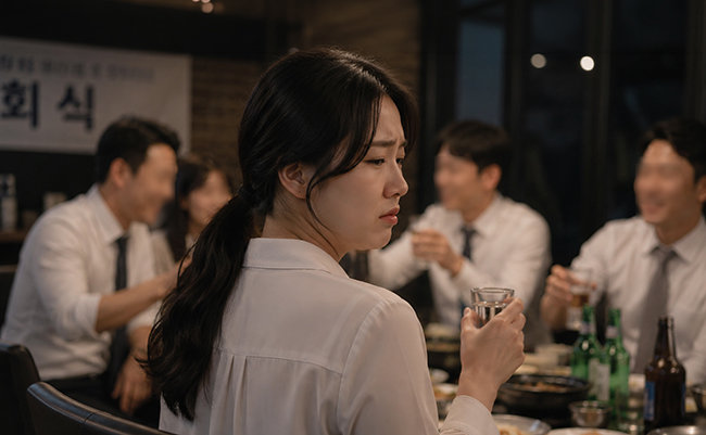 직장인이라면 “회식도 업무의 연장이다”라는 말을 자주 들어봤을 것이다. 그러나 원칙적으로 회식 시간은 근로시간에 해당하지 않는다. AI 생성 이미지