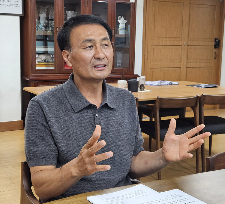 “도둑질을 했나… 학생 밥 먹인 게 죄라면 벌 받겠다” 교장 인터뷰 논란