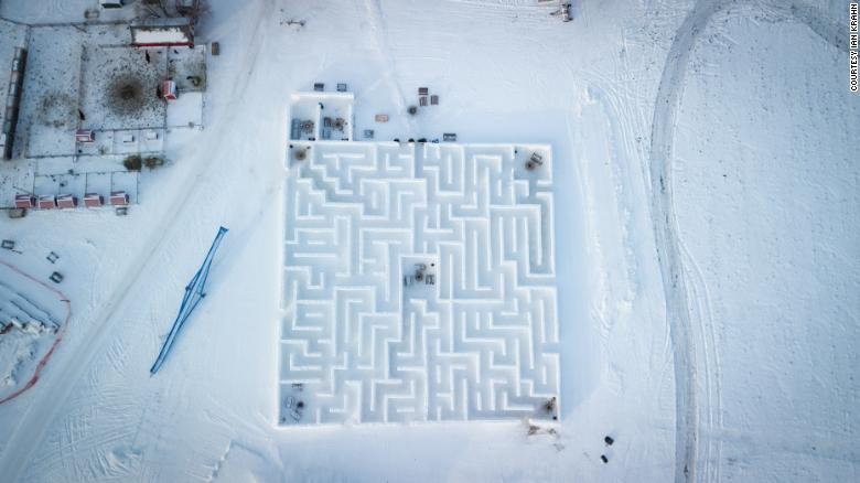 캐나다 농장주가 만든 거대 눈 雪 미로 세계 신기록 소다