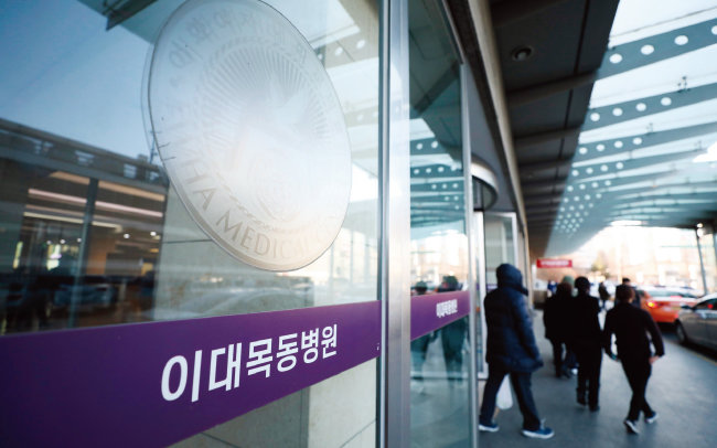 경찰은 서울 이대목동병원 신생아 집단사망 사건의 원인이 주사제 오염에 따른 패혈증이라고 발표했다. [뉴시스]