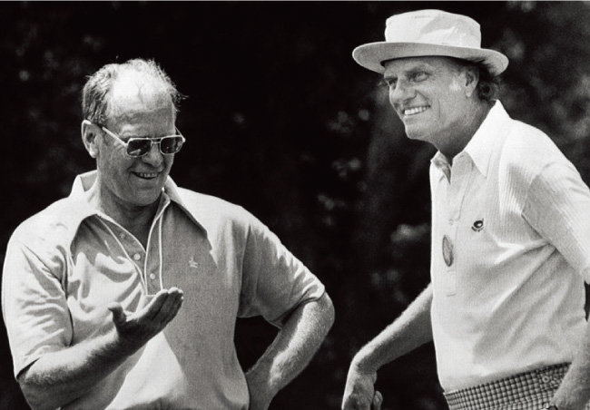 함께 골프를 즐기는 닉슨 전 미국 대통령(왼쪽)과 빌리 그레이엄 목사. [사진 제공 · 김맹녕]