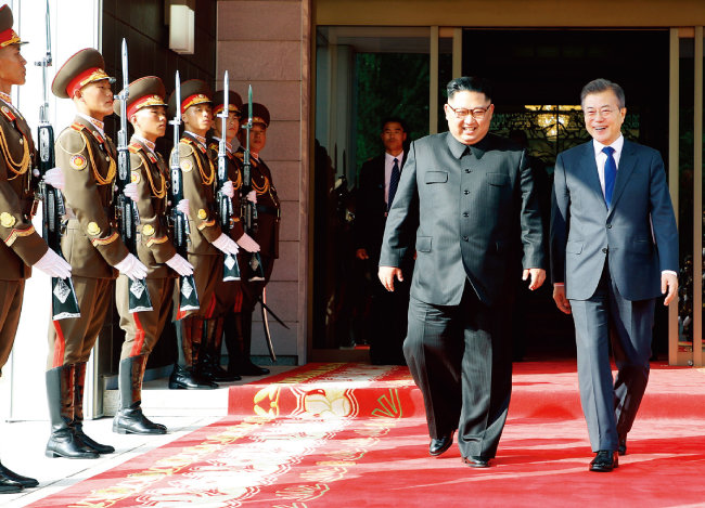 도널드 트럼프 미국 대통령이 북·미 정상회담 거부를 밝혔을 때 김정은 북한 국무위원장은 문재인 대통령을 통일각으로 초청해 북·미 정상회담 재개를 요청했다. [뉴시스]