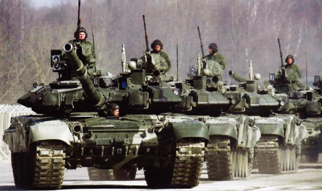 러시아 전차들이 출동 준비를 하고 있다. [러시아 국방부]
