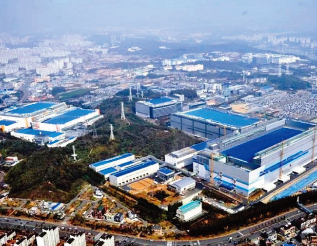 인도 우타르프라데시주 노이다에 건설된 세계 최대 규모의 삼성전자 스마트폰 공장. [biztechindia]