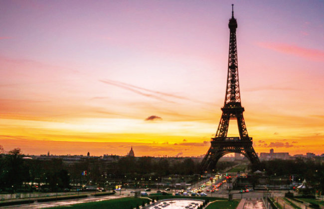브렉시트(Brexit) 이후 유럽 금융의 무게 중심이 영국 런던에서 프랑스 파리로 이동하고 있다. 사진은 파리의 상징 에펠탑. [동아DB]
