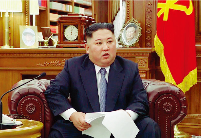 북한 조선노동당 청사에서 신년사를 발표하는 김정은 북한 국무위원장. [조선중앙TV]