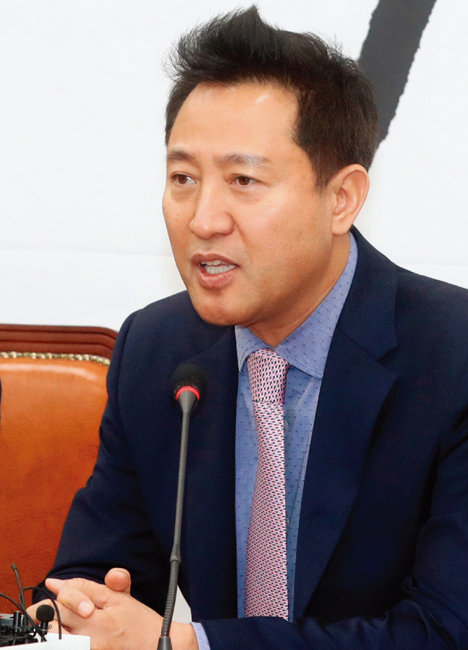 2018년 11월 29일 오세훈 전 서울시장이 자유한국당 복당 기자회견을 갖고 있다. [동아DB]