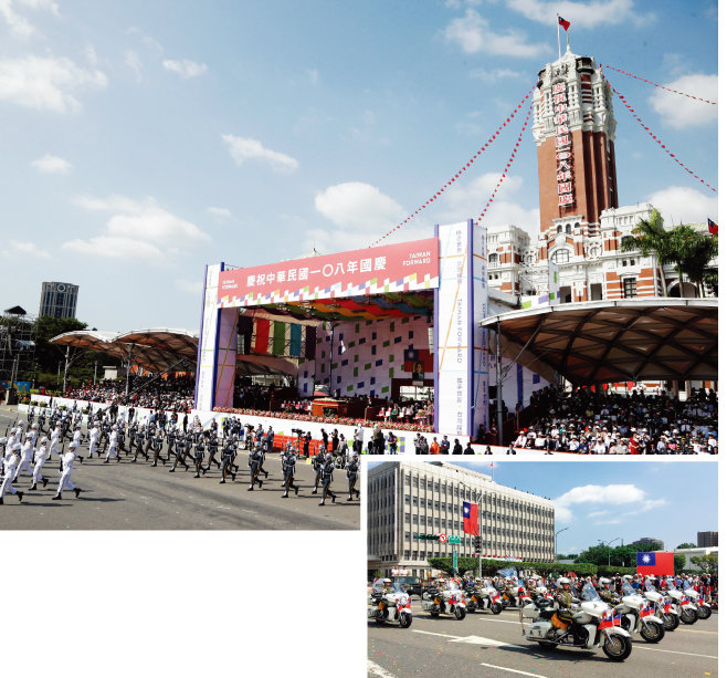 대만의 108번째 독립기념일인 10월 10일 타이베이 총통부 앞에서 열린 쌍십절 행사(위)에서 오토바이를 타고 의장대 사열을 하고 있는 대만 경찰. [뉴시스, 허문명 기자]