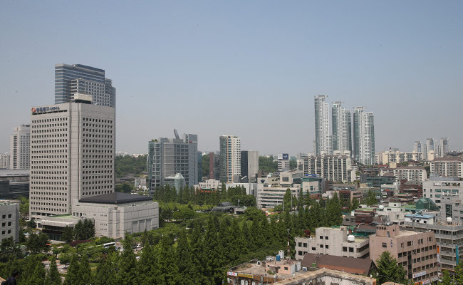 연예계 스타들이 투자 지역으로 가장 선호하는 서울시 강남구 빌딩숲. [동아DB]
