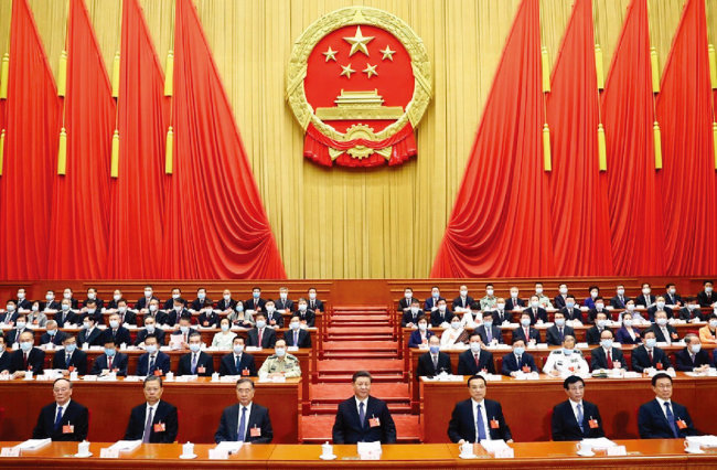 시진핑 중국 국가주석
(앞줄 가운데)이 
5월 23일 개막한 전국인민대표대회에 참석했다. [차이나데일리]