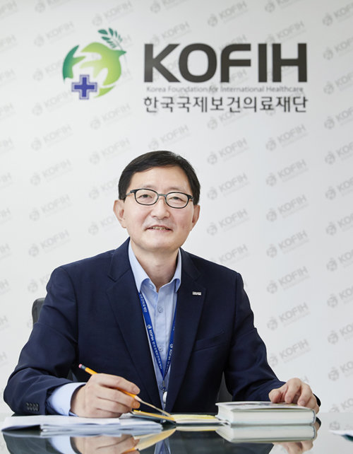 한국국제보건의료재단을 이끌고 있는 추무진 이사장. [홍중식 기자]