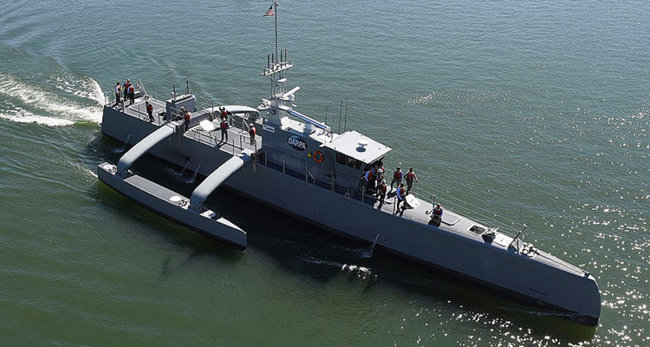 미 해군이 시험하고 있는 무인 수상함 ‘시 헌터’의 모습. [DARPA]