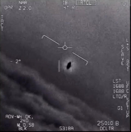 미 국방부가 4월 27일(현지시간) UFO의 비행 모습을 담은 짧은 동영상 3편을 공식 공개했다고 CNN이 보도했다. [미 국방부 홈페이지 제공]