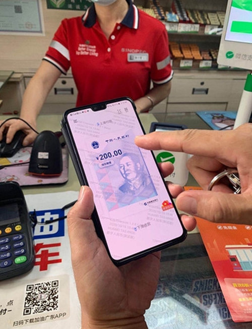 중국 인민은행이 개인 스마트폰을 통래 발급한 디지털 위안화. [VCG]