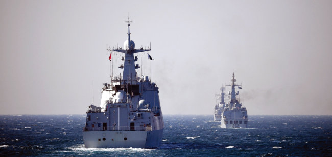 중국과 파키스탄 해군 함정들이 아라비아해에서 합동 훈련을 하고 있다. [chinamil]