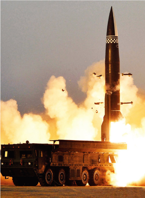 3월 25일 북한은 동해 방향으로 탄도미사일 2기를 발사했다. [뉴스1