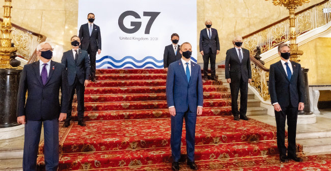 주요 7개국(G7) 외교장관들이 5월 5일 회의에 앞서 기념촬영을 하고 있다. [미국 국무부 홈페이지]