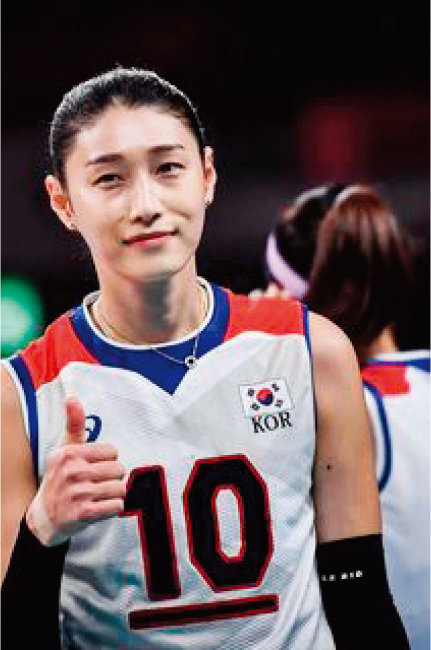 스타일의 완성은 당당한 태도라고 했던가. 대한민국 배구여제 김연경이 바로 ‘당당’ 패션의 정석. 2020 도쿄올림픽 여자 배구 8강전에서 터키를 물리치고 4강에 안착한 ‘식빵언니’ 김연경은 일본에서 ‘욘사마’, 박서준 닮은꼴로도 화제. [인스타그램]