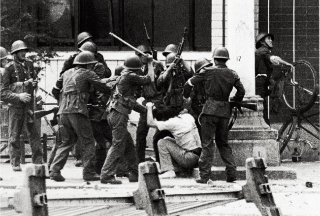 1989년 6월 4일 중국공산당은 베이징 톈안먼 광장에서 열린 민주화 시위를 유혈 진압했다. [GETTYIMAGES]