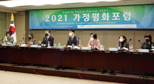 12월 2일 서울 중구 한국프레스센터에서 열린 ‘2021 가정평화포럼’. [지호영 기자]