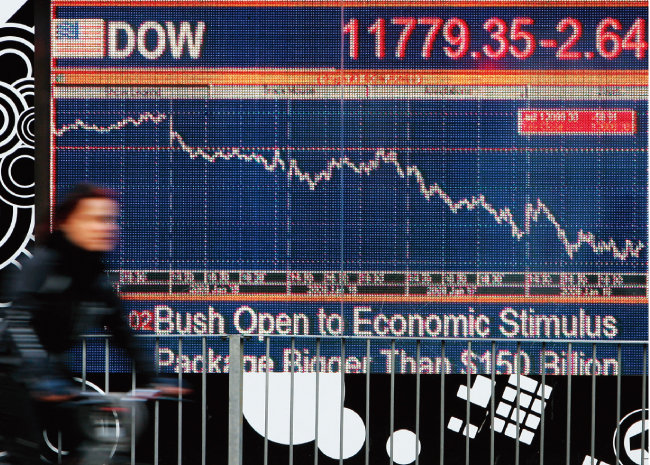 2008년 9월 미국 투자은행 리먼브러더스 파산으로 시작된 글로벌 금융위기는 전 세계 증시에 대폭락 사태를 불러왔다. [ETTYIMAGES]