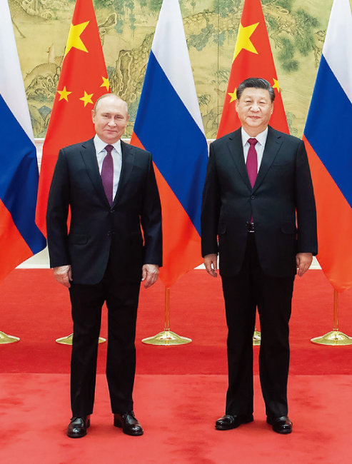 블라디미르 푸틴 러시아 대통령(왼쪽)과 시진핑 중국 국가주석은 2월 4일 정상회담을 가졌다. [CGTN]