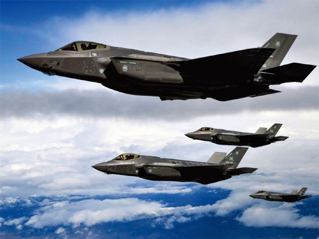 폴란드, 독일 등 유럽 각국이 구입 계약을 맺은 미국 F-35A 스텔스 전투기. [USAF]
