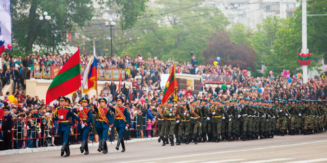 러시아군과 트란스니스트리아군 병사들이 2021년 5월 9일 전승기념일을 맞아 행진하고 있다.[트란스니스트리아 외무부 홈페이지]