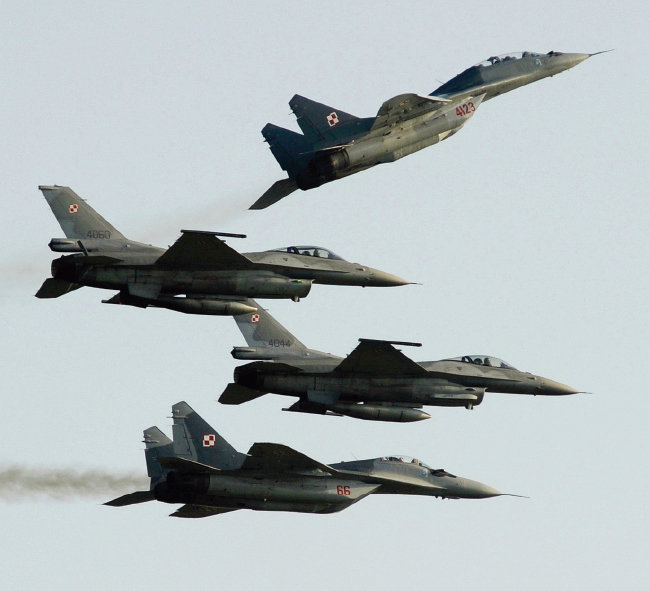 폴란드가 우크라이나에 공여를 검토 중인 러시아제 미그(MiG)-29 전투기. [뉴시스]