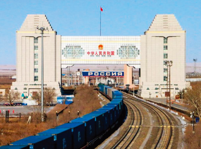 중국 화물열차가 러시아와의 국경을 통과하고 있다.[위키피디아]