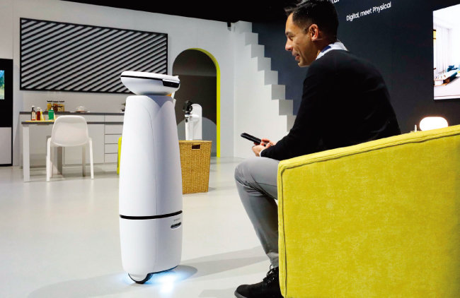 삼성전자가 세계 최대 IT·가전 박람회 ‘CES 2022’에서 선보인 가사로봇 ‘삼성 봇 아이’. [뉴스1]