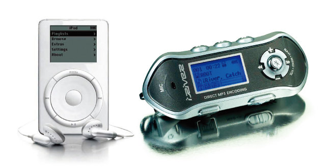 애플의 MP3 모델 아이팟 1세대(왼쪽)와 아이리버의 IFP-100. [사진 제공 · 애플, 사진 제공 · 아이리버]