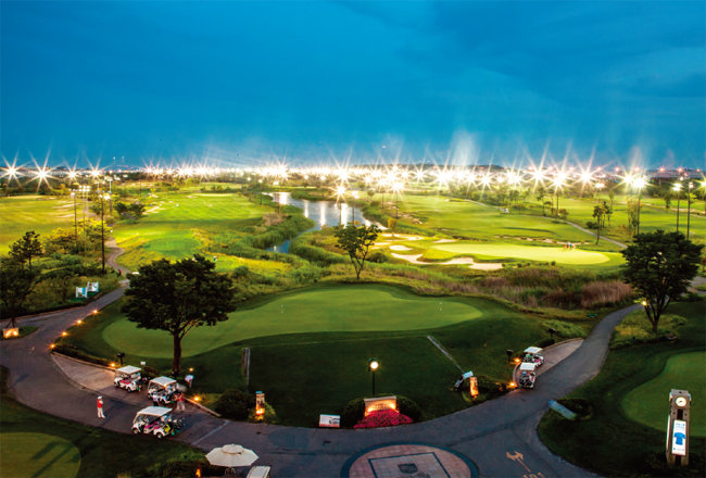 인천 스카이72GC는 야간 골프가 용이하도록 라이트 시설 2700개를 교체했다. [사진 제공 · 스카이72GC]