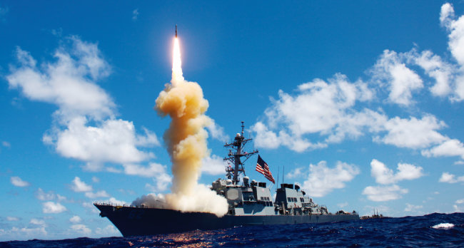 미 해군 함정에서 SM-3 미사일이 
발사되고 있다. [사진 제공 · 미 해군]