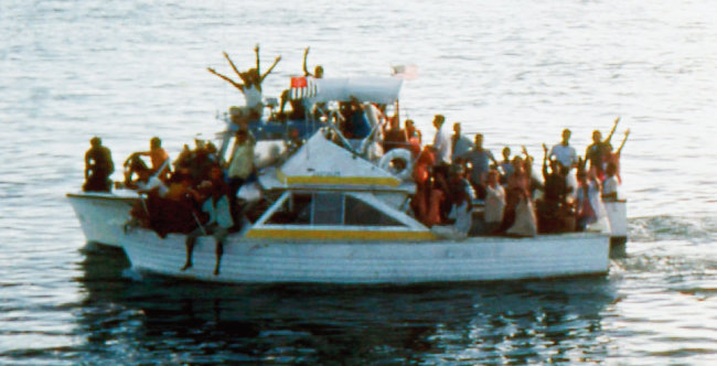 쿠바인들이 1980년 ‘마리엘 보트리프트’ 당시 보트를 타고 쿠바를 탈출하는 모습. [위키피디아]