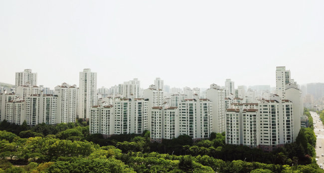 경기 성남시 분당신도시에 있는 3000채 규모 아파트 단지 전경. 향후 국토교통부는 ‘노후계획도시 정비 및 지원에 관한 특별법’에 따라 노후계획도시를 대규모 블록 단위로 정비할 계획이다. [지호영 기자]