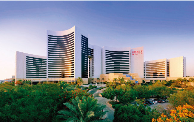 쌍용건설이 2003년 완공한 두바이의 그랜드 하얏트 호텔. [쌍용건설 제공]