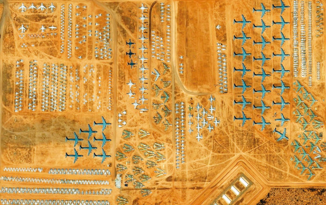 미국 애리조나주 투손의 제309항공우주 정비·재생 전대에 보관된 각종 군용기. [GettyImages]