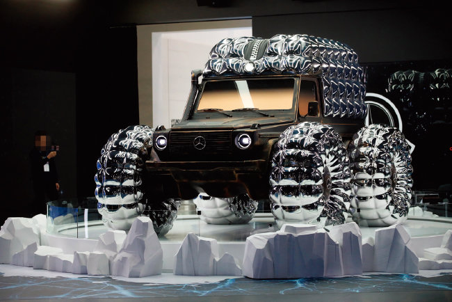 메르세데스벤츠는 패션 브랜드 몽클레어와 함께 디자인한 프로젝트 자동차 몬도 G를 아시아 최초로 공개했다. [뉴스1]