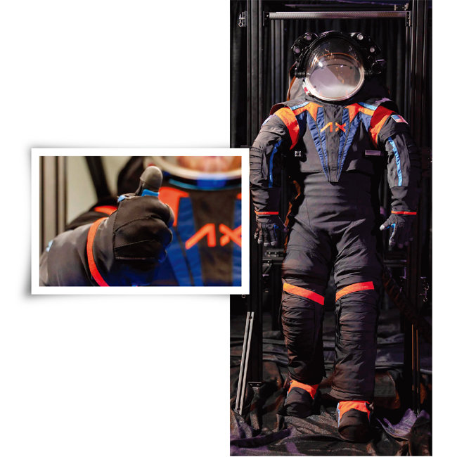 아르테미스 우주복의 장갑(왼쪽). 기술 보안을 위해 검은색 천으로 덮은 아르테미스 우주복 ‘AxEMU’. [액시엄 스페이스 제공]