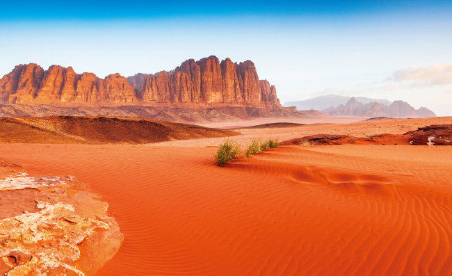 광활한 붉은 모래사막 와디 럼. [GETTYIMAGES]